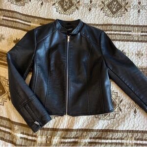 Black faux leather biker jacket women’s S with zipper accents